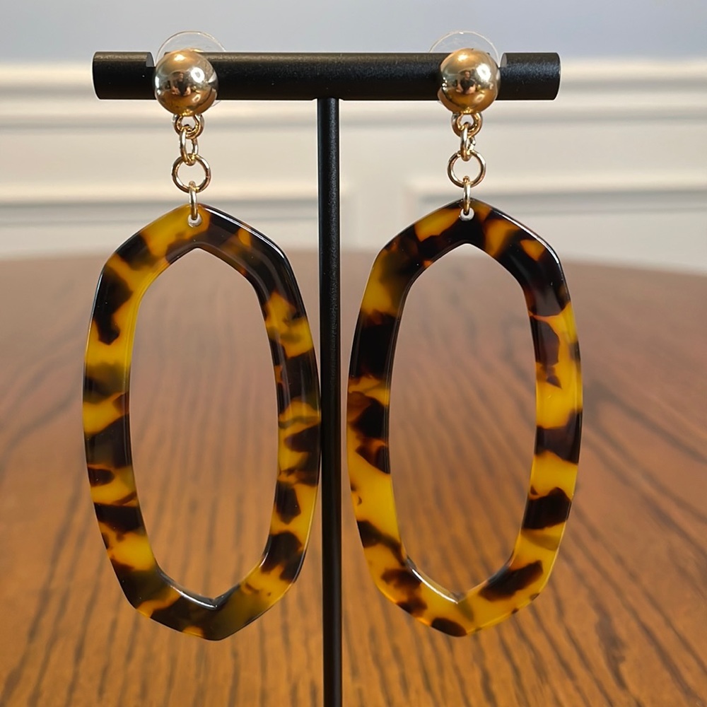 Tortoise Oval Dangle Earrings